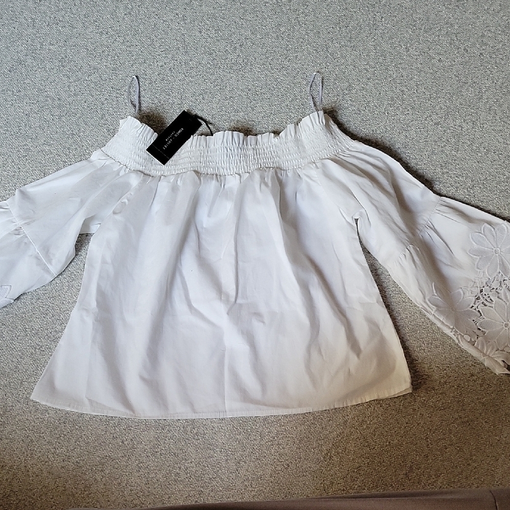 Romeo & Juliet Couture White Smocked Off-Shoulder Blouse Size S - Picture 2 of 8